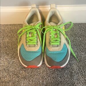 LIKE NEW ❤️❤️❤️ Women’s 8.5 TYR Multicolor Sneakers - Barely used ❤️❤️❤️